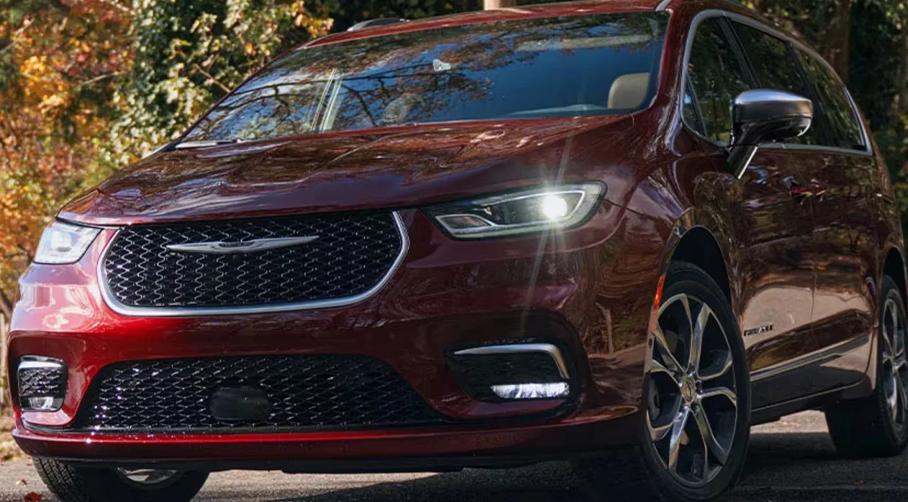 Chrysler Pacifica Research in Sauk City, WI | Chrysler Dealer | Kayser ...