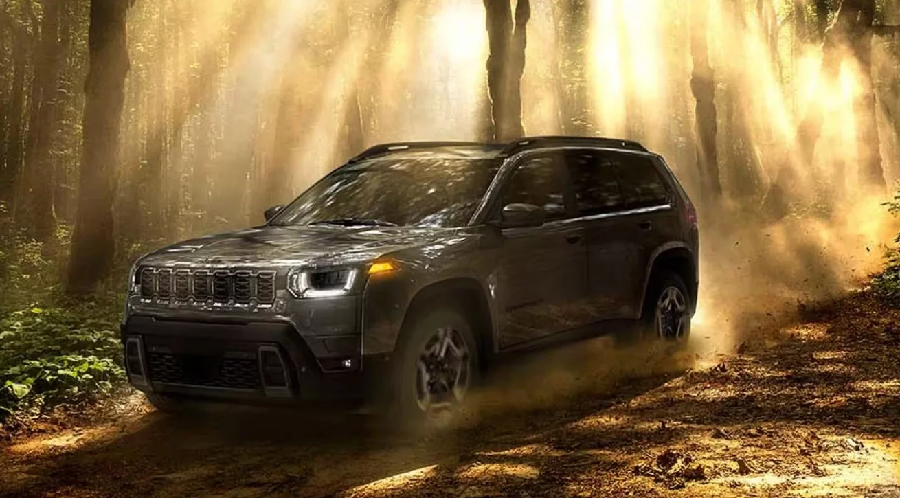 Jeep Grand Cherokee vs Jeep Cherokee adventure SUV comparison near Boston MA